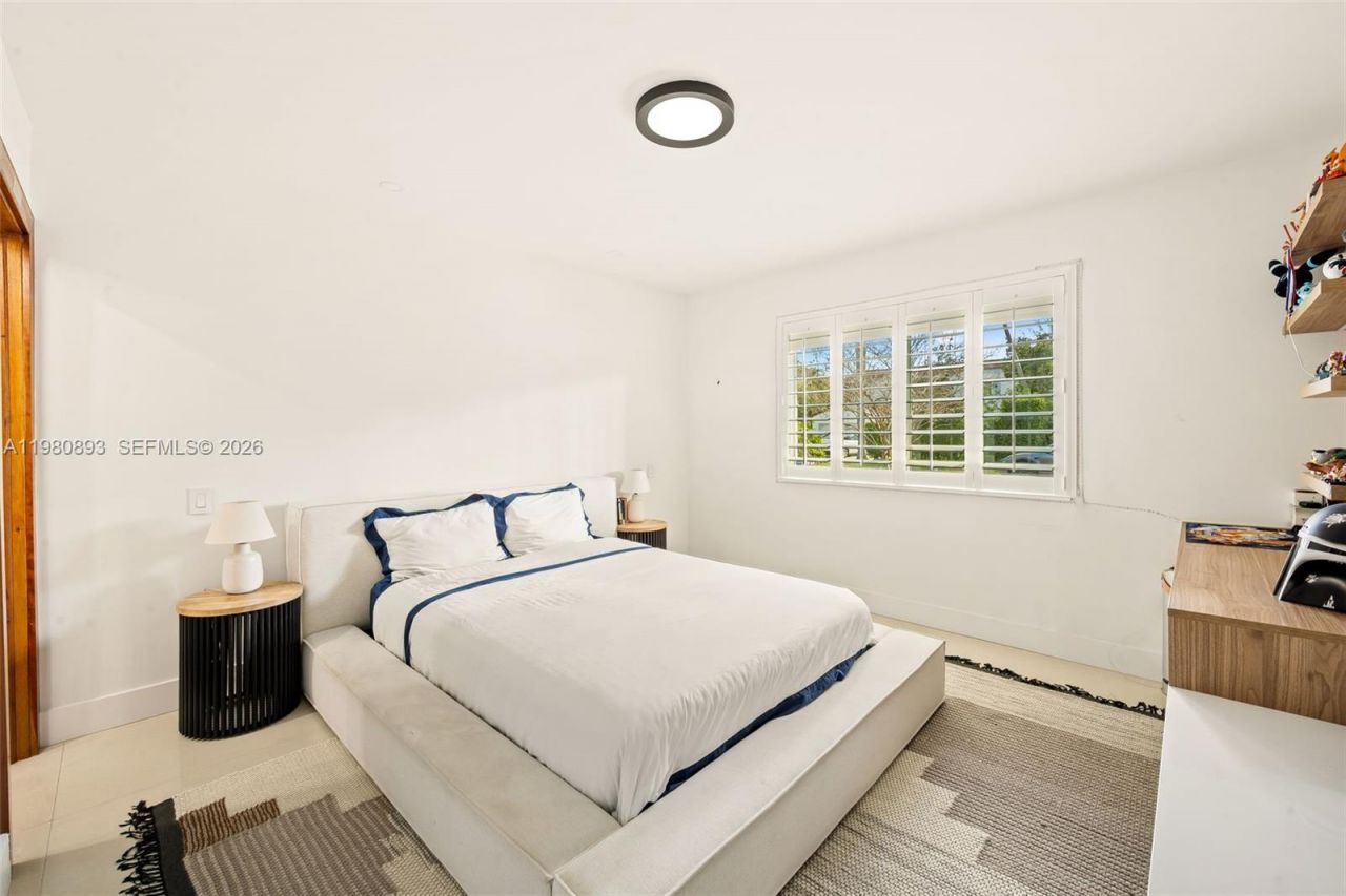 865 W 47th St , Miami Beach, FL 33140 Photo