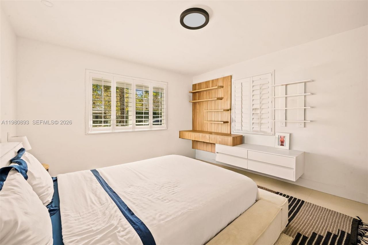 865 W 47th St , Miami Beach, FL 33140 Photo