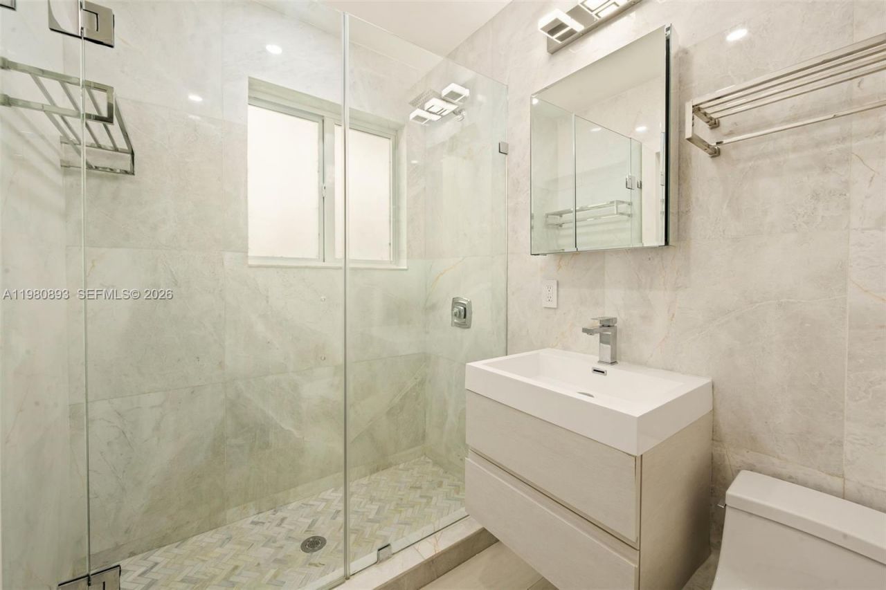 865 W 47th St , Miami Beach, FL 33140 Photo