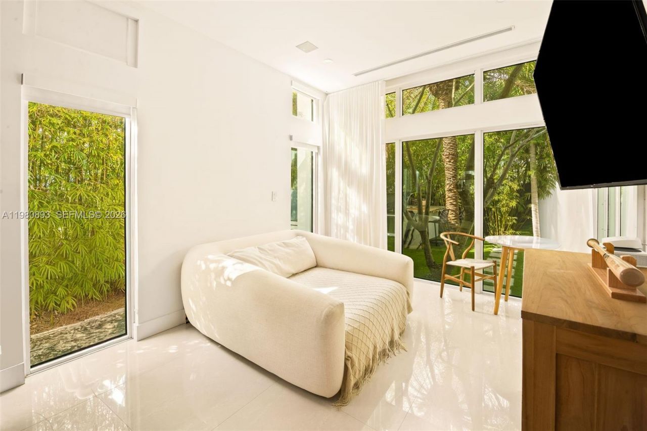 865 W 47th St , Miami Beach, FL 33140 Photo