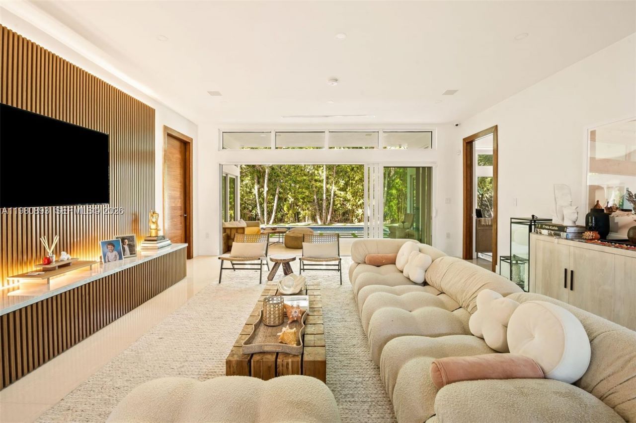 865 W 47th St , Miami Beach, FL 33140 Photo