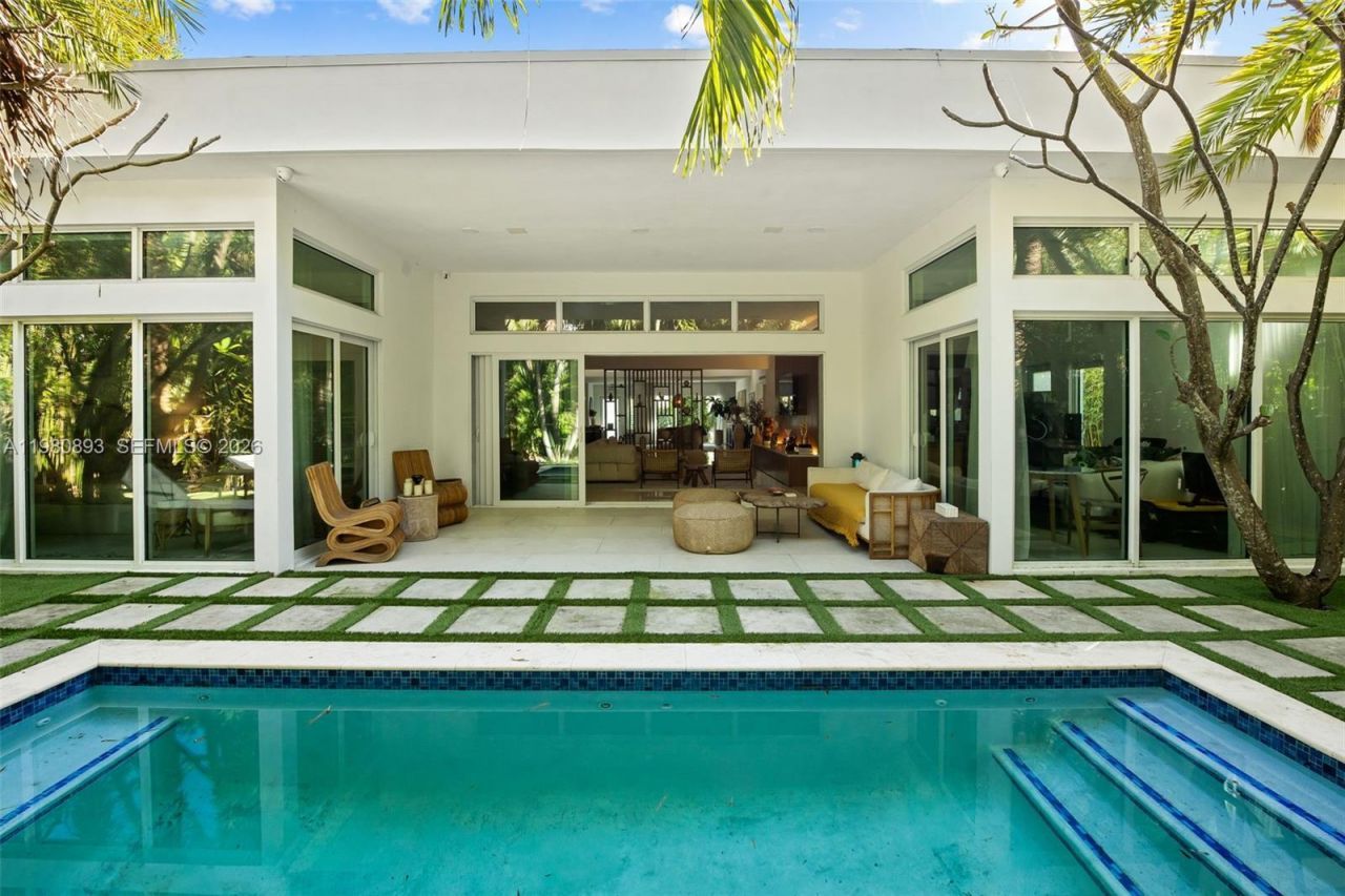 865 W 47th St , Miami Beach, FL 33140 Photo