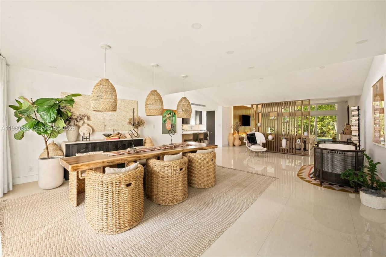 865 W 47th St , Miami Beach, FL 33140 Photo