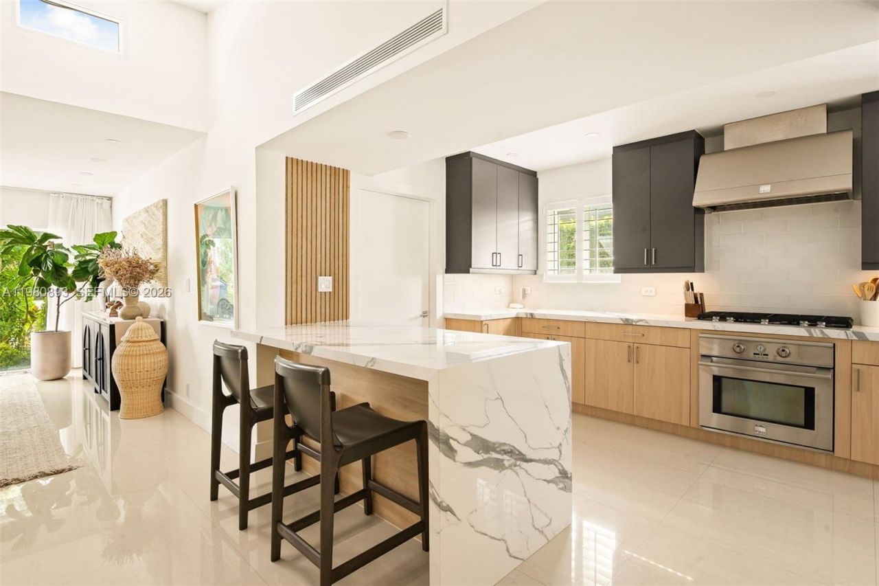 865 W 47th St , Miami Beach, FL 33140 Photo