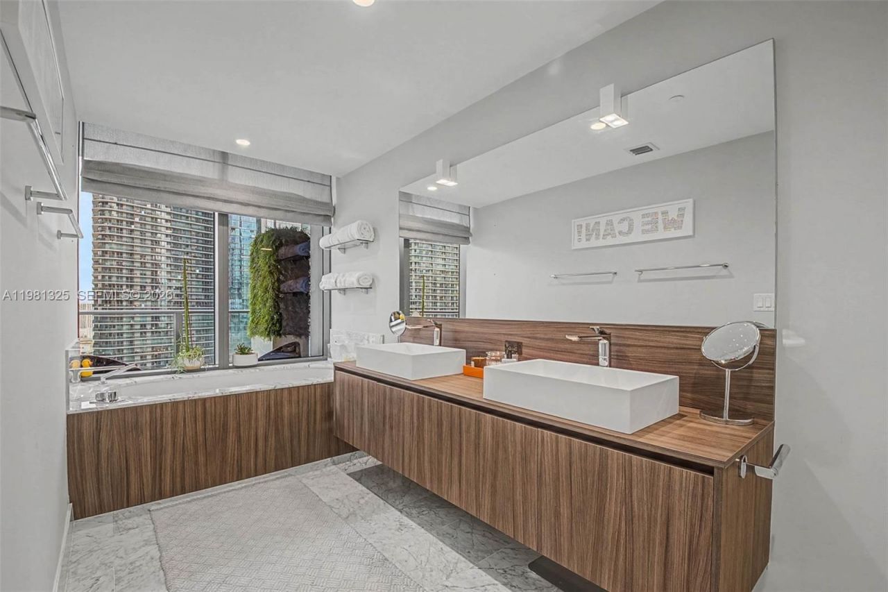 1000 Brickell Plz, Unit 2912, Miami, FL 33131 Photo