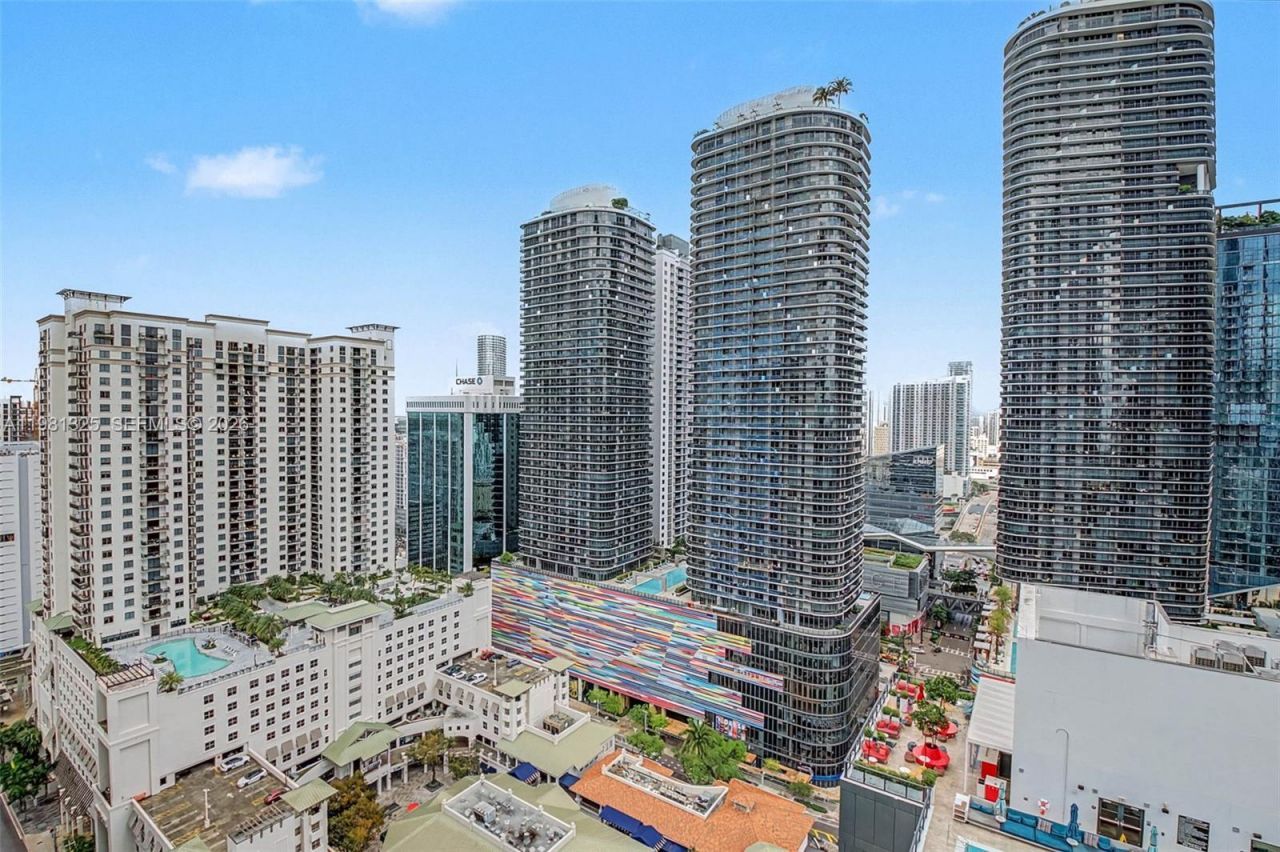 1000 Brickell Plz, Unit 2912, Miami, FL 33131 Photo
