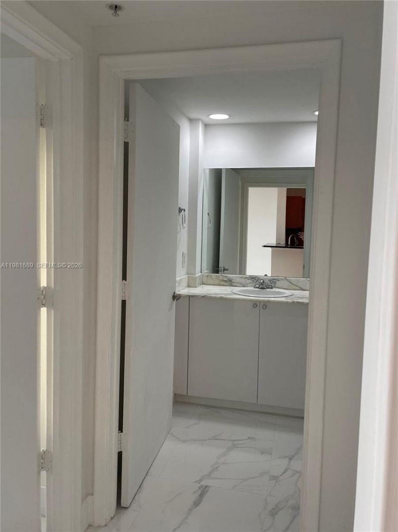 2775 NE 187th St, Unit 607, Aventura, FL 33180 Photo