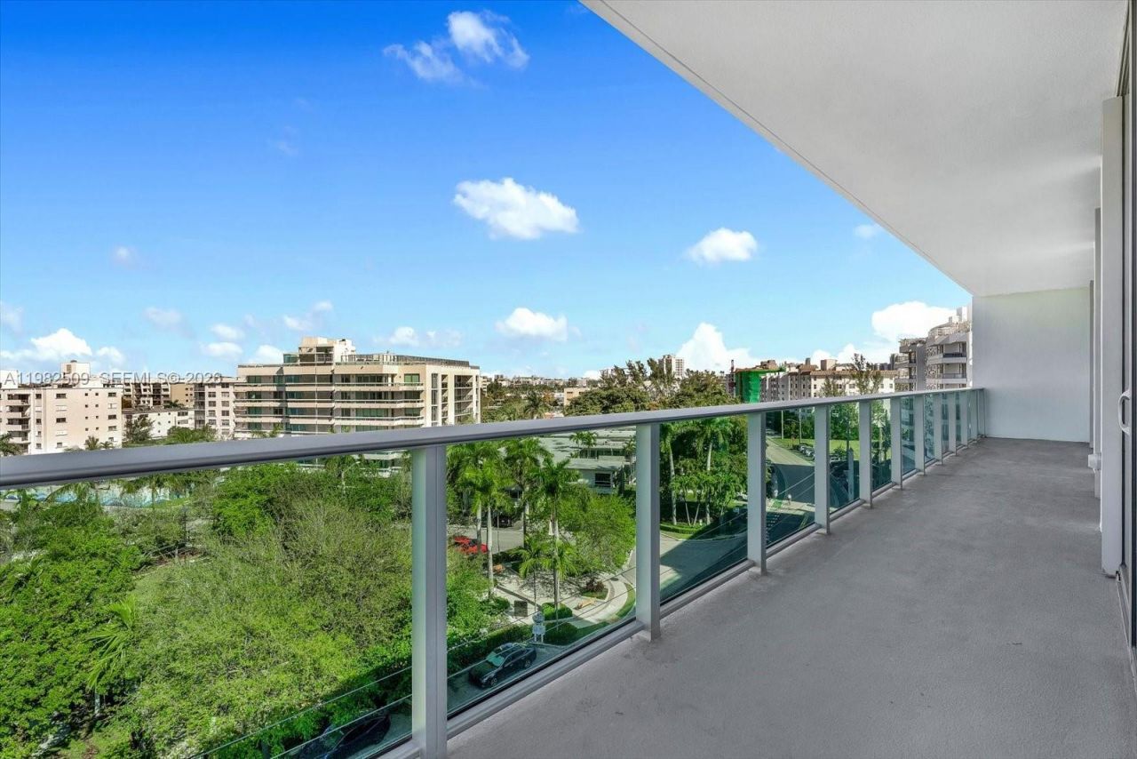 9201 E Bay Harbor Dr, Unit 702, Bay Harbor Islands, FL 33154 Photo