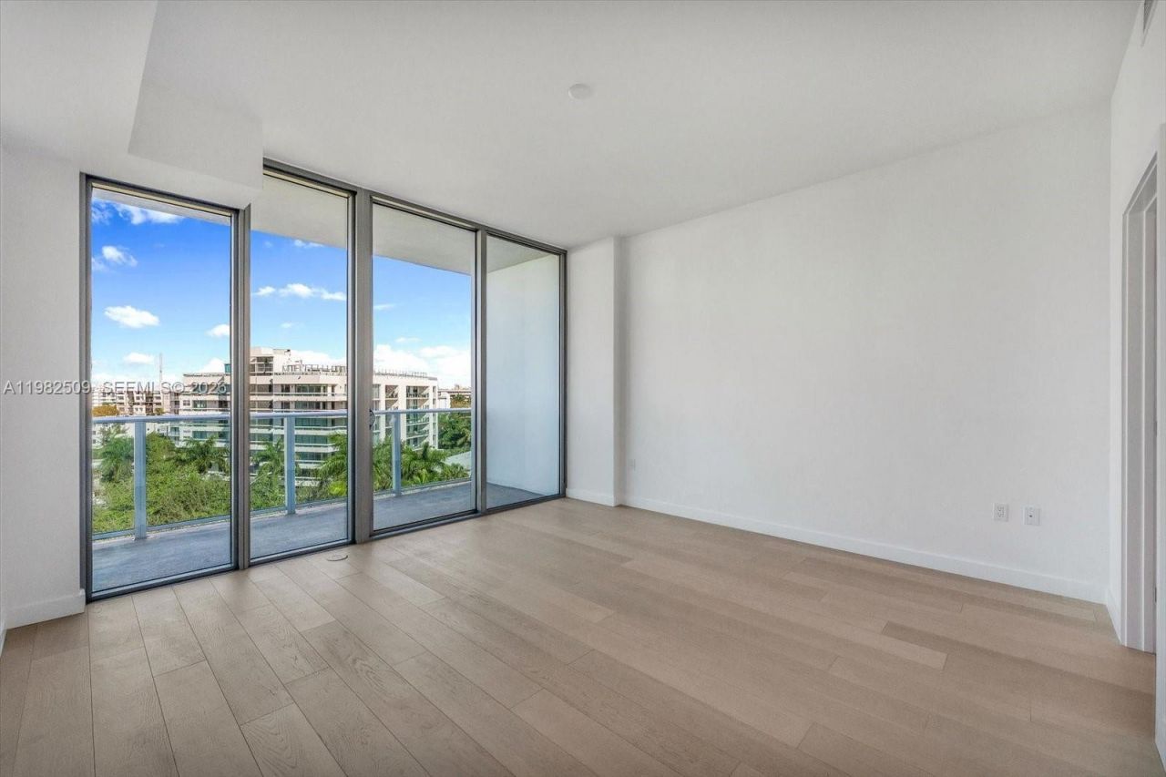 9201 E Bay Harbor Dr, Unit 702, Bay Harbor Islands, FL 33154 Photo