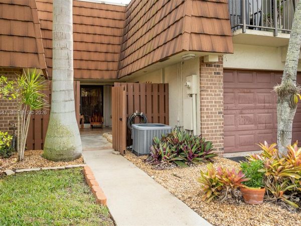 1222 SW 120th Way, Davie, FL 33325