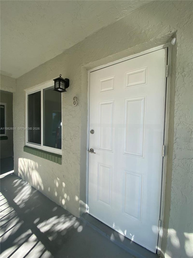 913 NE 17th St , Unit 8, Fort Lauderdale, FL 33305 Photo