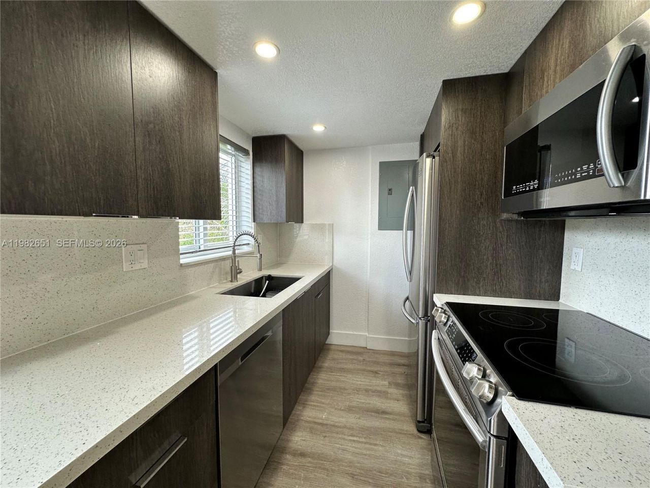 913 NE 17th St, Unit 8, Fort Lauderdale, FL 33305 Photo