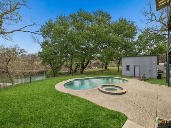 54 S Hampton Drive , Seguin, TX 78155