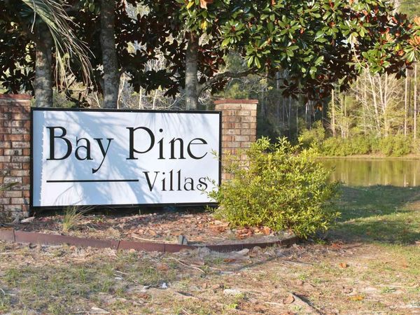 424 Shadow Way Ln, Pensacola, FL 32506