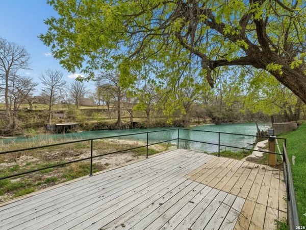 54 S Hampton Dr, Seguin, TX 78155