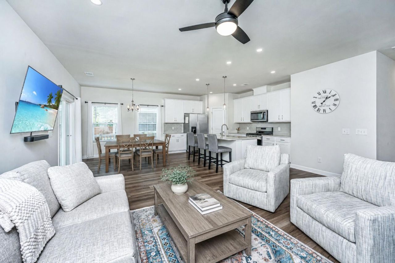 3207 Safe Harbor Way Photo 4