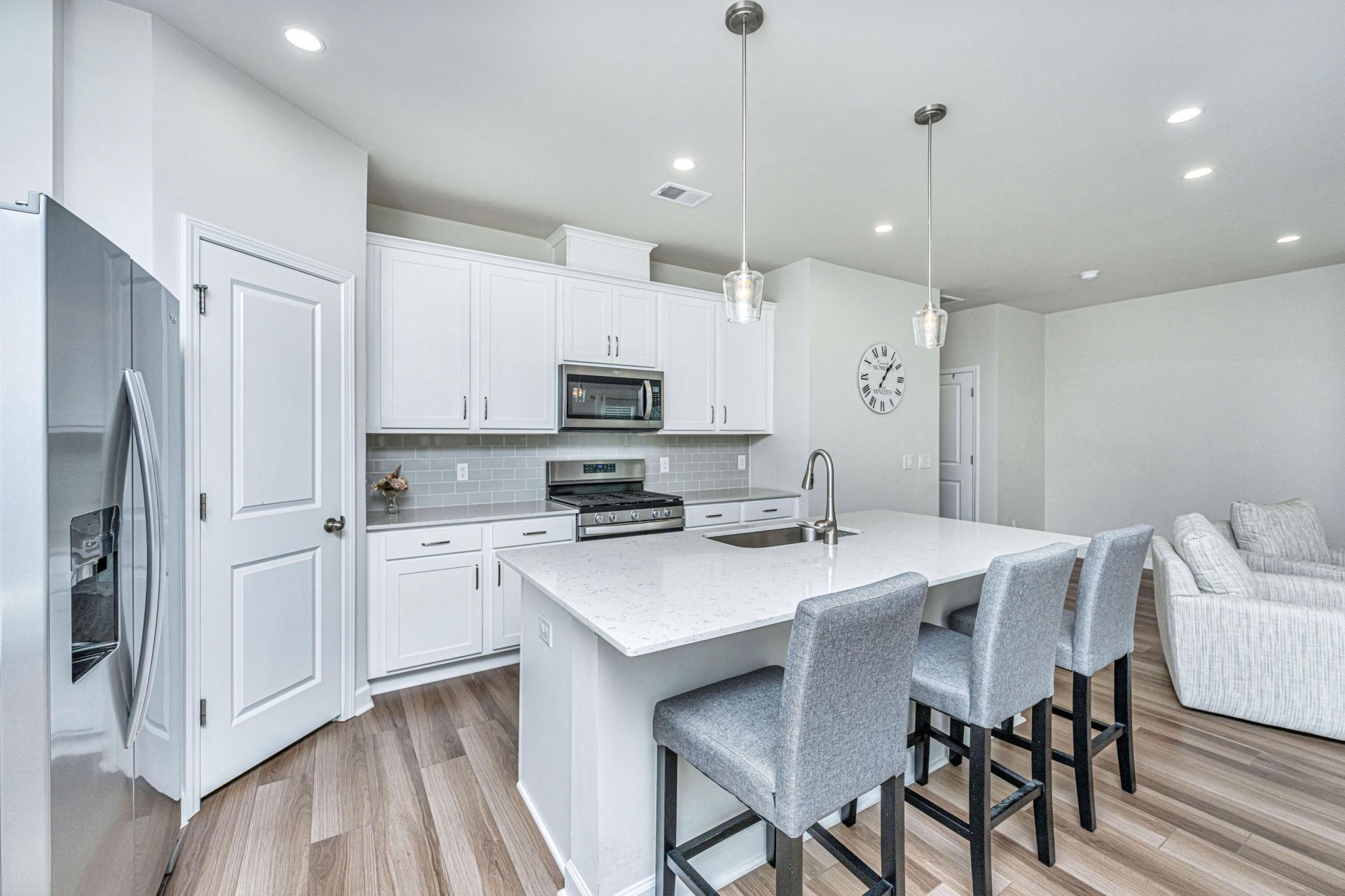 3207 Safe Harbor Way Photo 6