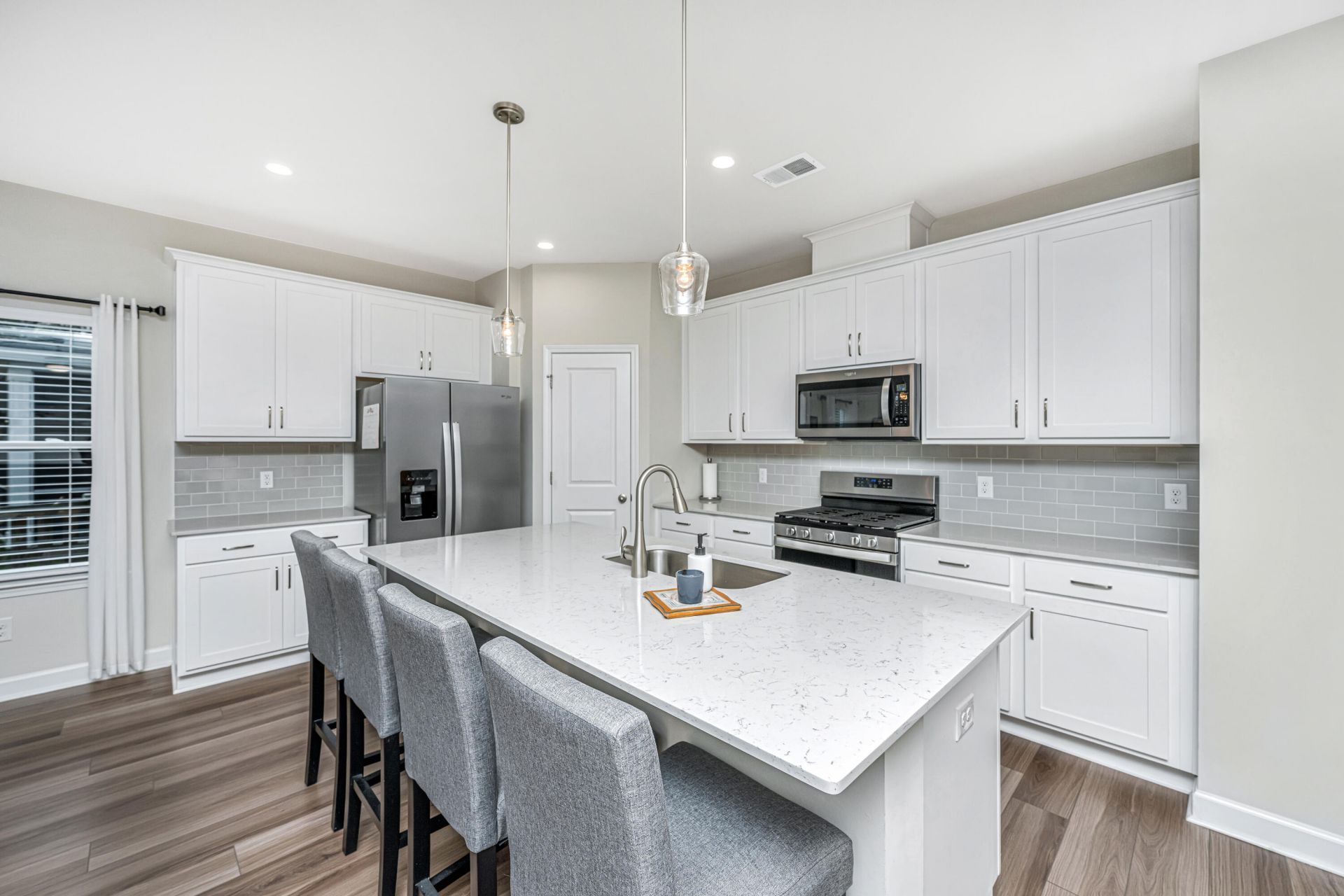 3207 Safe Harbor Way Photo 9