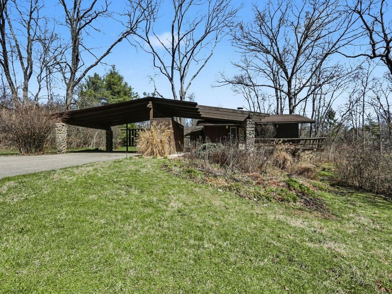 820 Old Woods Road, Columbus, OH 43235 Photo 2