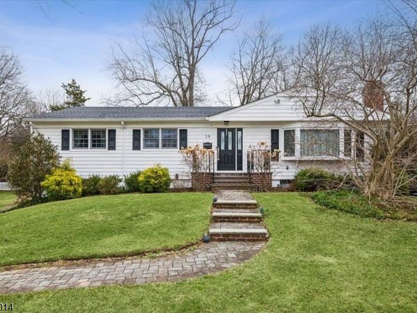 39 Gallinson Dr, Berkeley Heights, NJ 07974