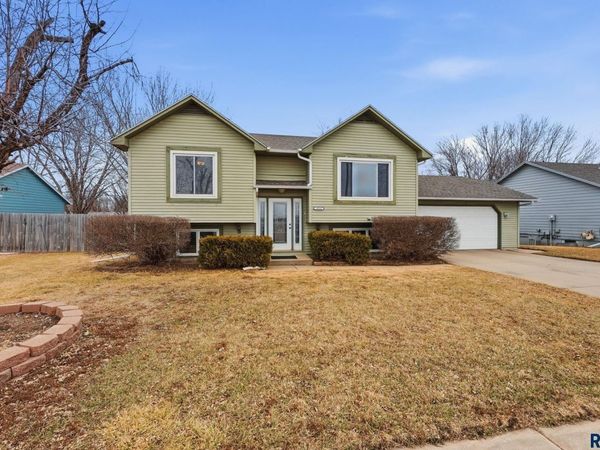 3916 S Sertoma Ave, Sioux Falls, SD 57106