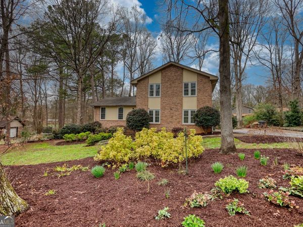 832 Sweet Briar Lane SE, Conyers, GA 30094