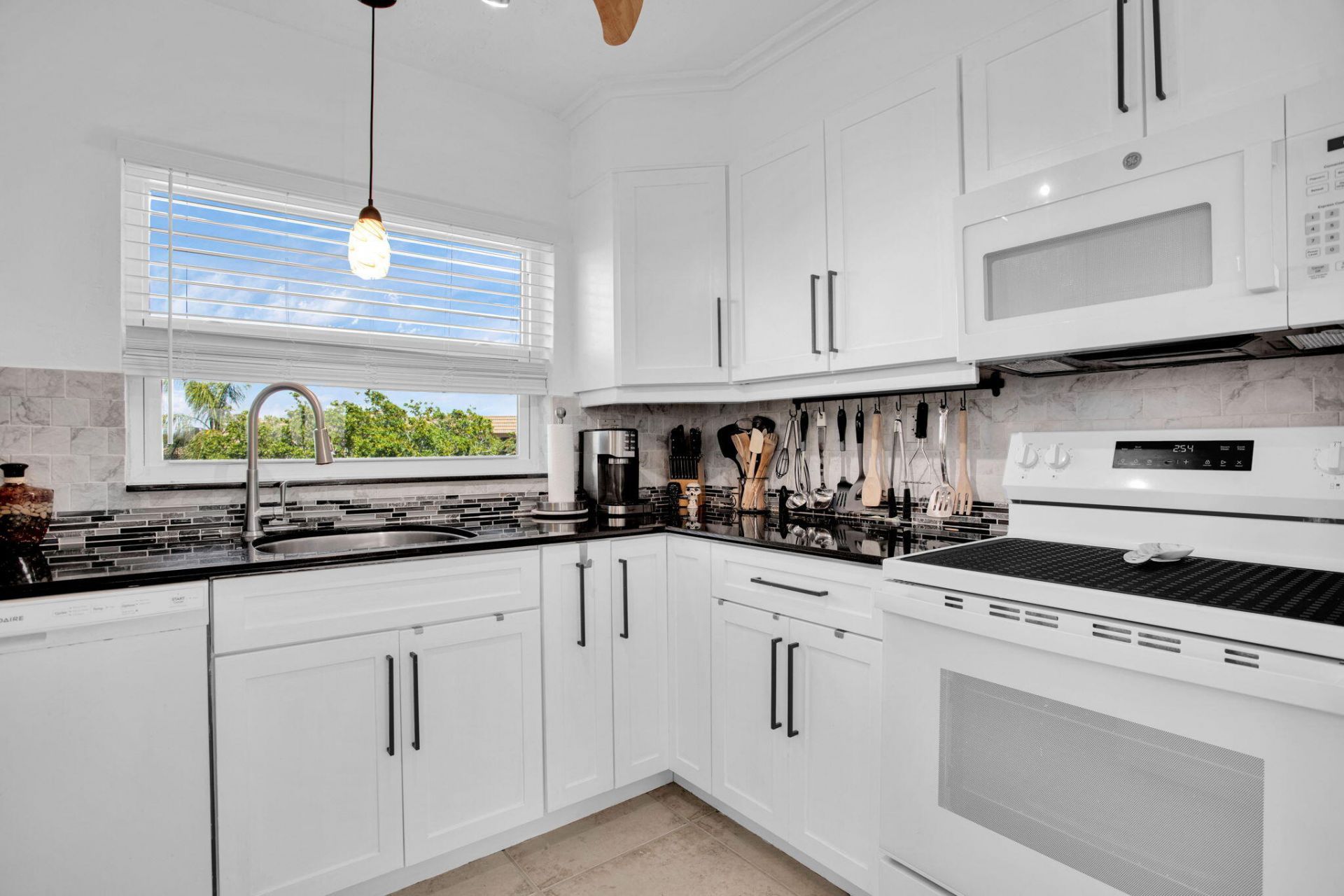 9201 Sunrise Lakes Boulevard, Unit 310, Sunrise, FL 33322 Photo