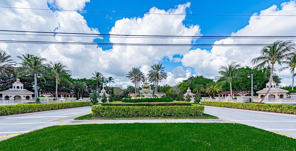 10513 Versailles Boulevard, Wellington, FL 33449 Photo