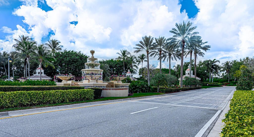 10513 Versailles Boulevard, Wellington, FL 33449 Photo