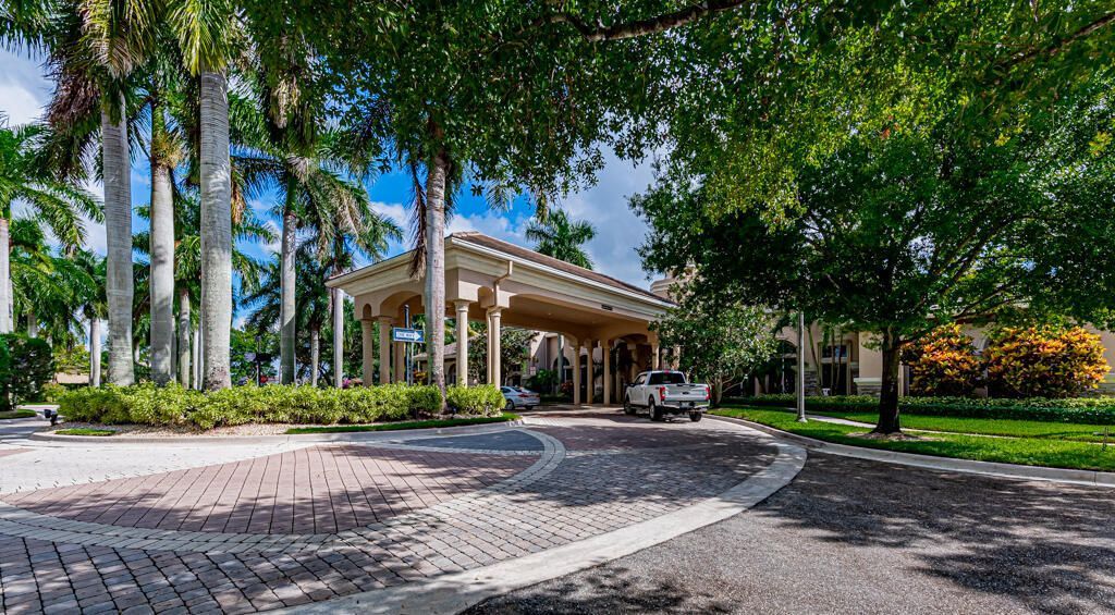 10513 Versailles Boulevard, Wellington, FL 33449 Photo