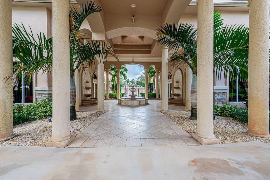 10513 Versailles Boulevard, Wellington, FL 33449 Photo