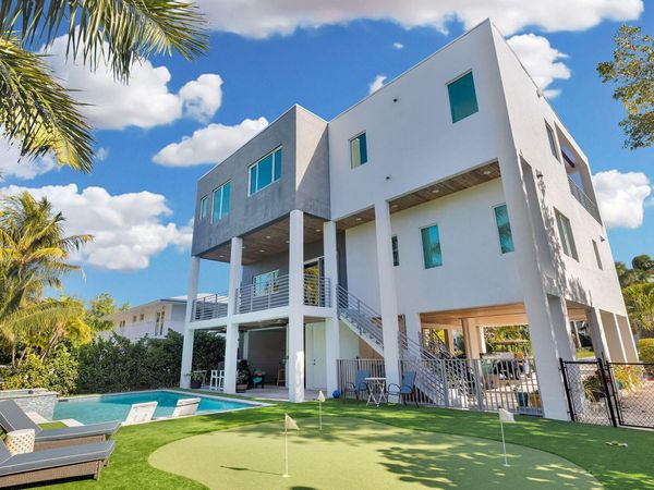 255 W Seaview Circle, Duck, FL 33050