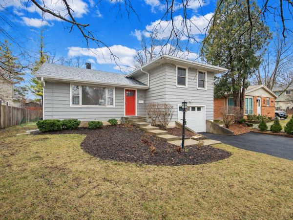 715 E Main Street , Barrington, IL 60010