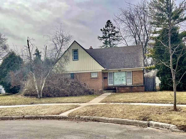 7225 W Vienna COURT, Milwaukee, WI 53216