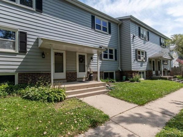 228 Wolf DRIVE, Unit 3, Dousman, WI 53118