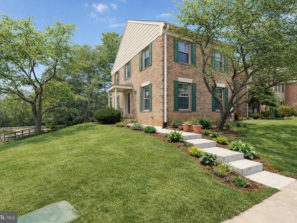 2 THE STRAND , SPARKS, MD 21152