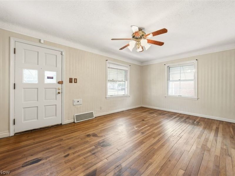 344 E 246th Street, Euclid, OH 44123 Photo 2