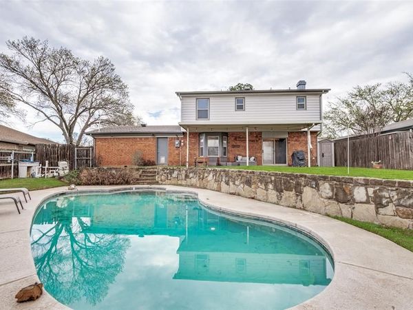 901 Rockwall Drive, Euless, TX 76039