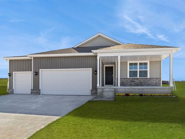 2874 Grassland Court , Hiawatha, IA 52233