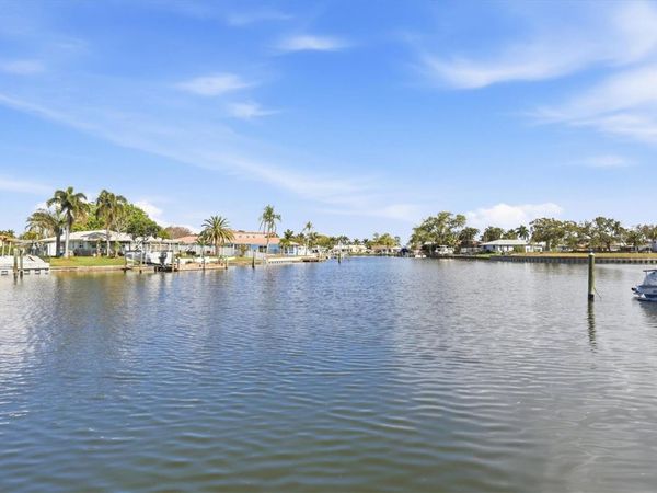 6537 CAPE HATTERAS WAY NE, Unit 4, ST PETERSBURG, FL 33702