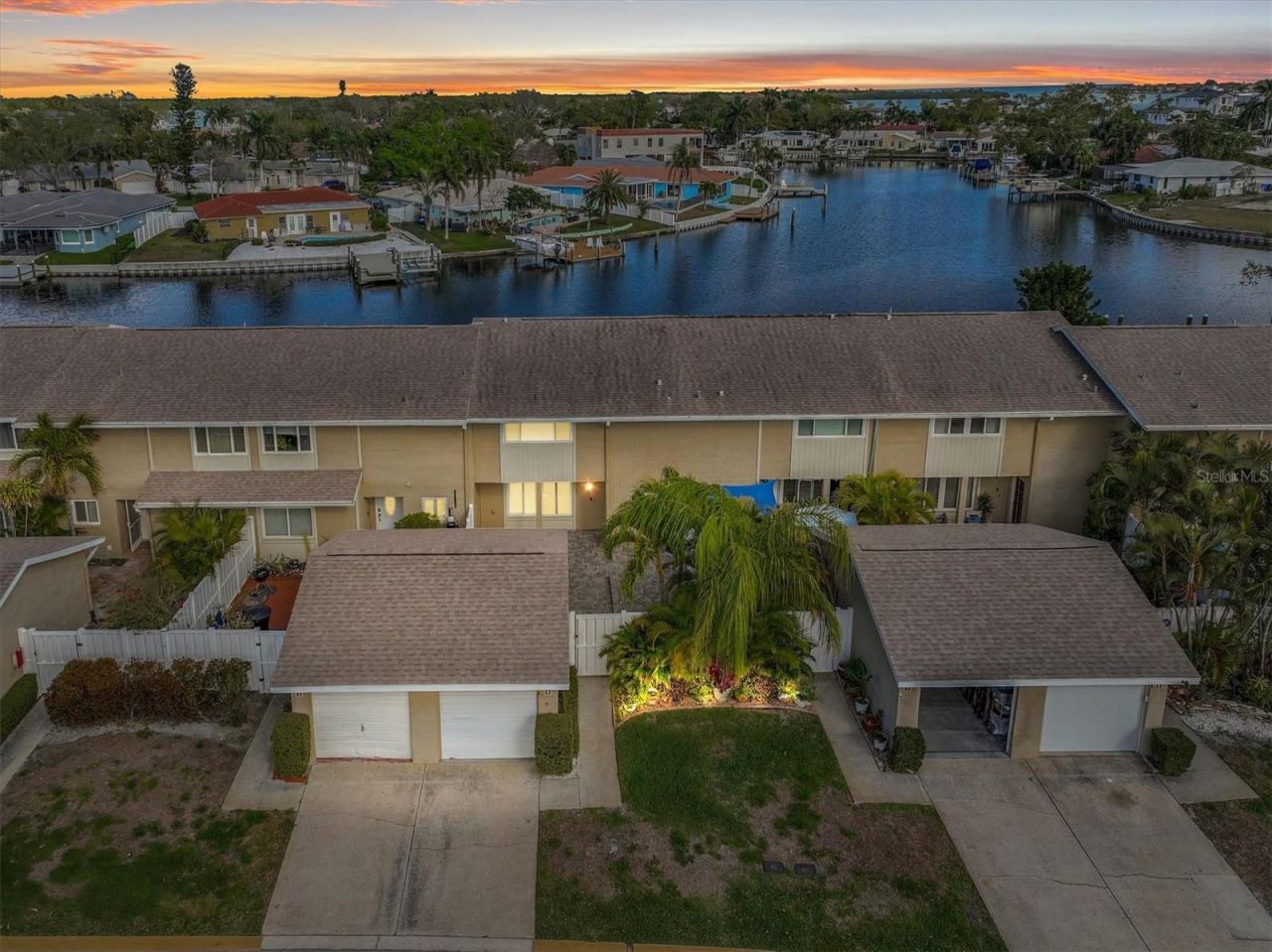 6537 Cape Hatteras Way Ne, Unit 4, Saint Petersburg, FL 33702 Photo