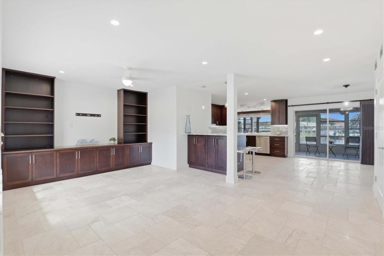 6537 Cape Hatteras Way Ne, Unit 4, Saint Petersburg, FL 33702 Photo