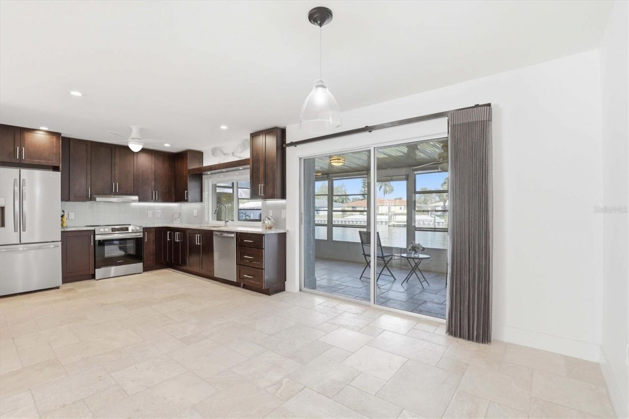 6537 Cape Hatteras Way Ne, Unit 4, Saint Petersburg, FL 33702 Photo