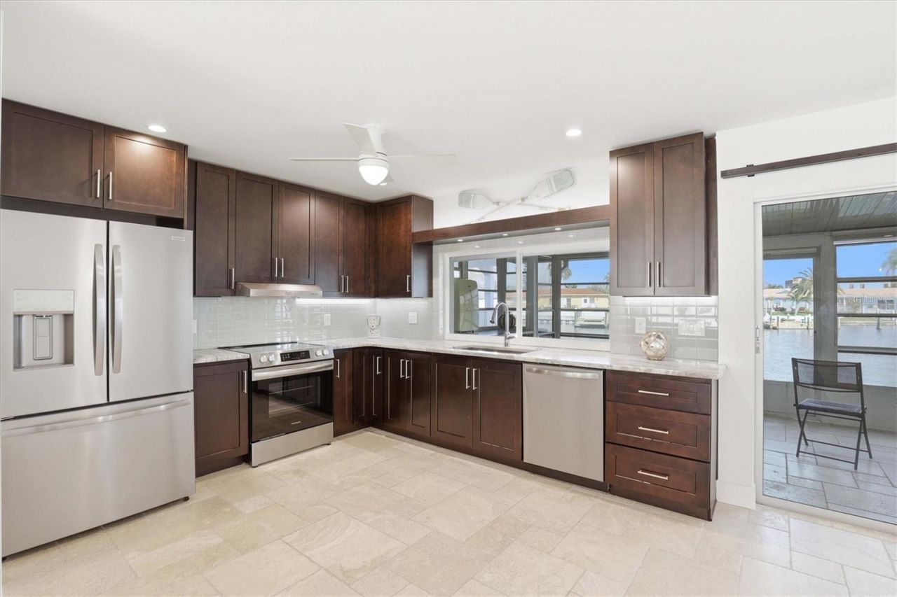 6537 Cape Hatteras Way Ne, Unit 4, Saint Petersburg, FL 33702 Photo