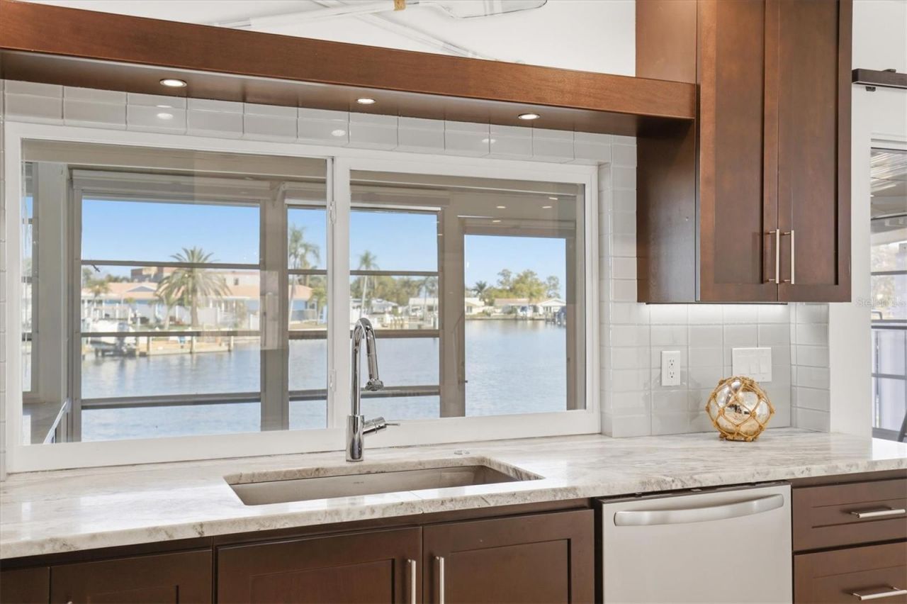 6537 Cape Hatteras Way Ne, Unit 4, Saint Petersburg, FL 33702 Photo