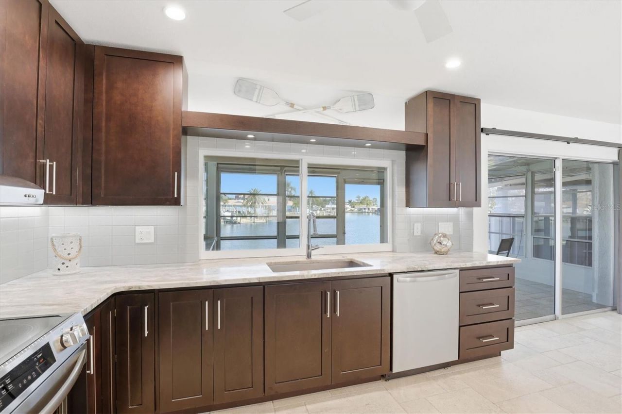 6537 Cape Hatteras Way Ne, Unit 4, Saint Petersburg, FL 33702 Photo