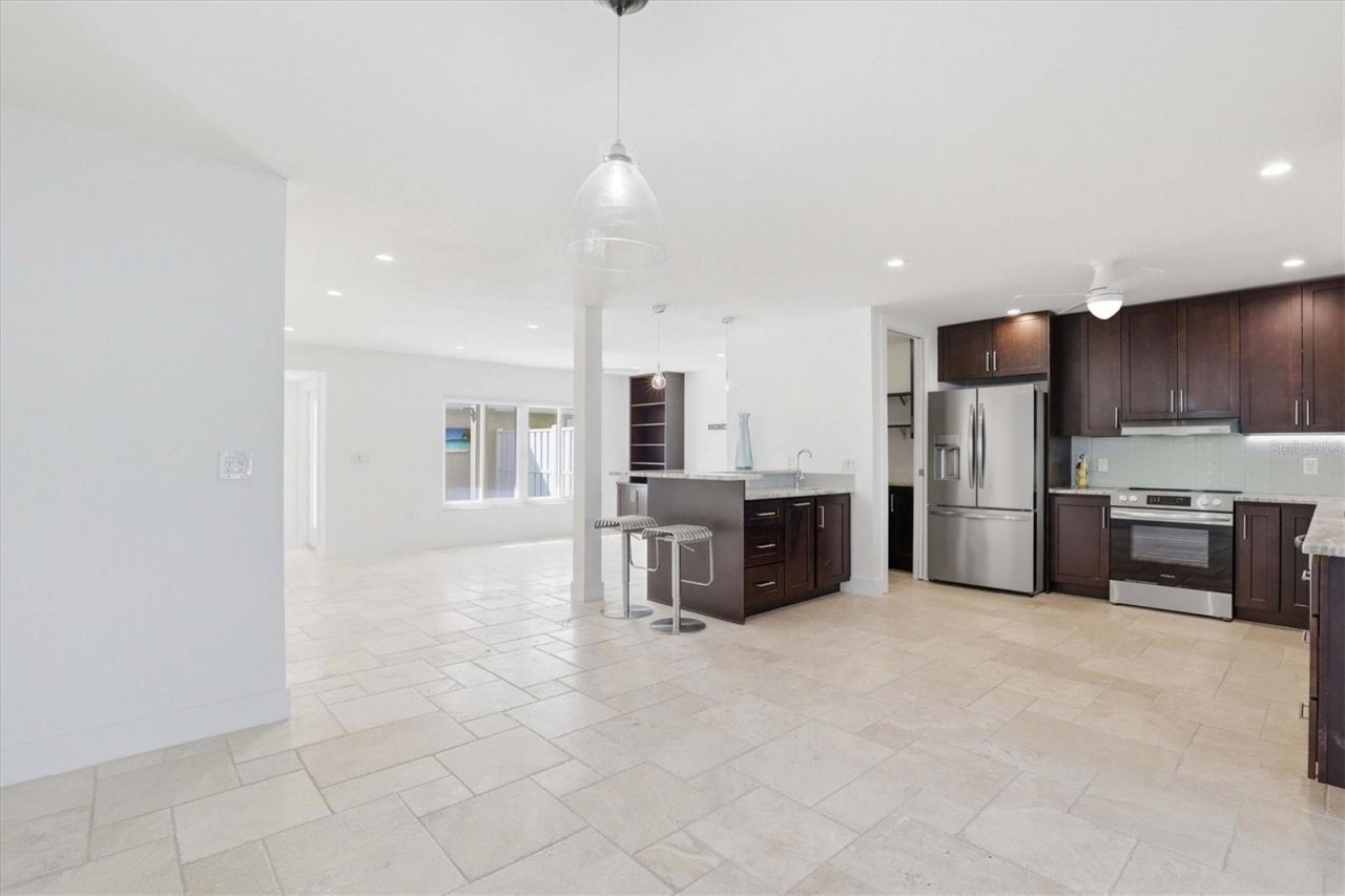 6537 Cape Hatteras Way Ne, Unit 4, Saint Petersburg, FL 33702 Photo