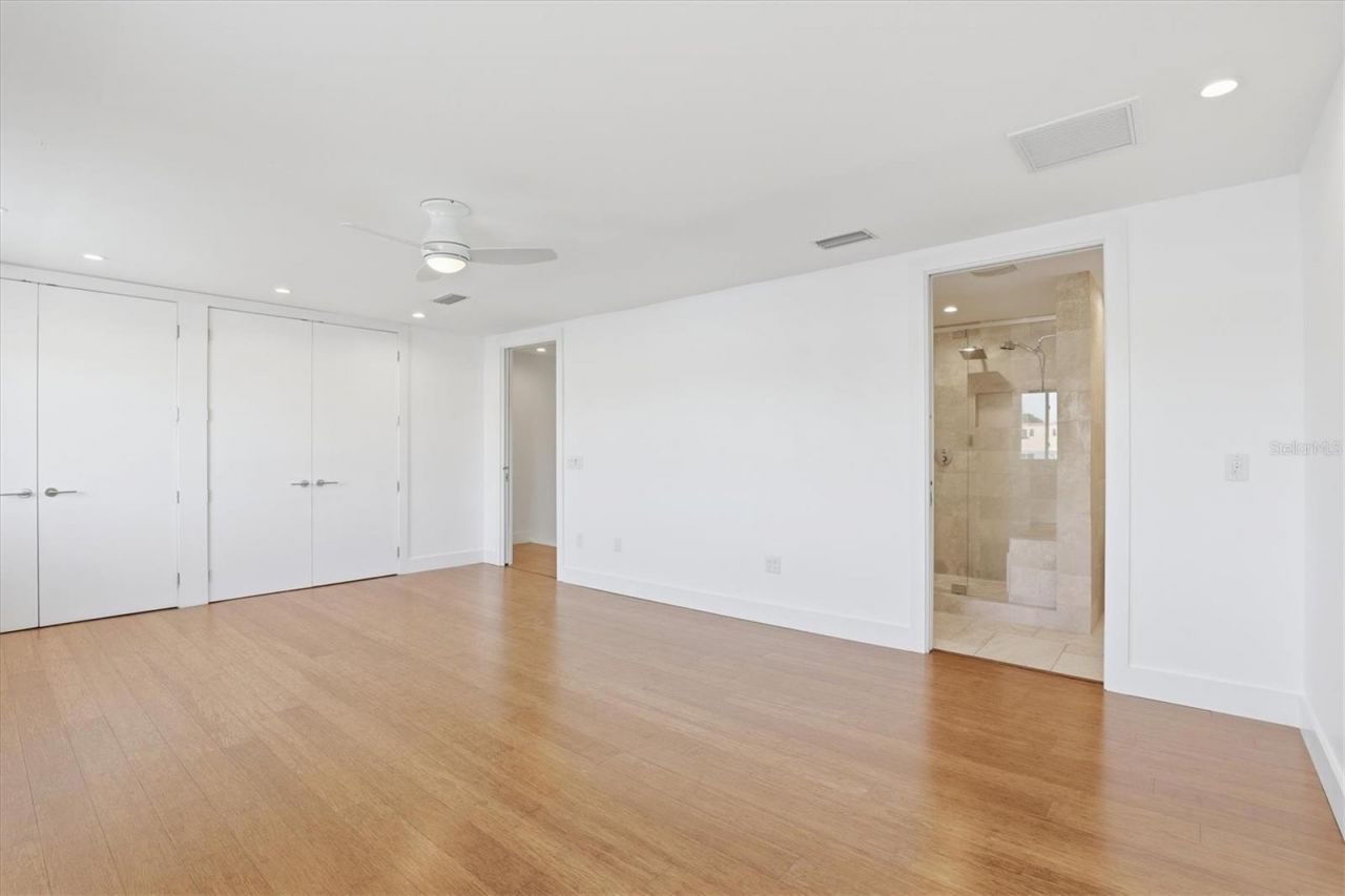 6537 Cape Hatteras Way Ne, Unit 4, Saint Petersburg, FL 33702 Photo