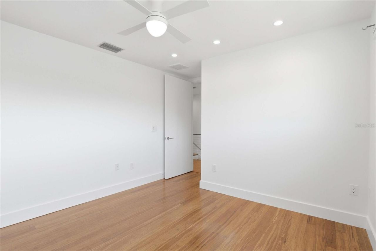 6537 Cape Hatteras Way Ne, Unit 4, Saint Petersburg, FL 33702 Photo