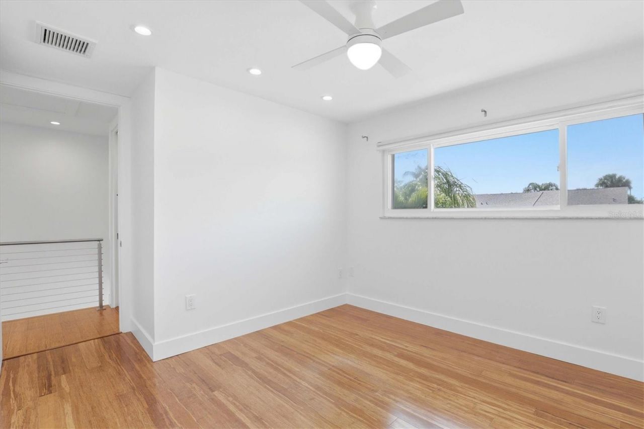 6537 Cape Hatteras Way Ne, Unit 4, Saint Petersburg, FL 33702 Photo